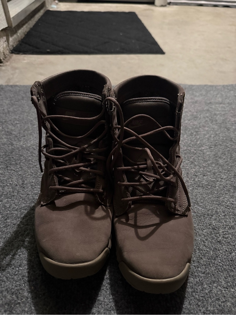 Nike Men's Brown Lace-Up Hiking Boots